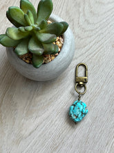 Load image into Gallery viewer, Handmade Turquoise Single Nugget Zipper Pull
